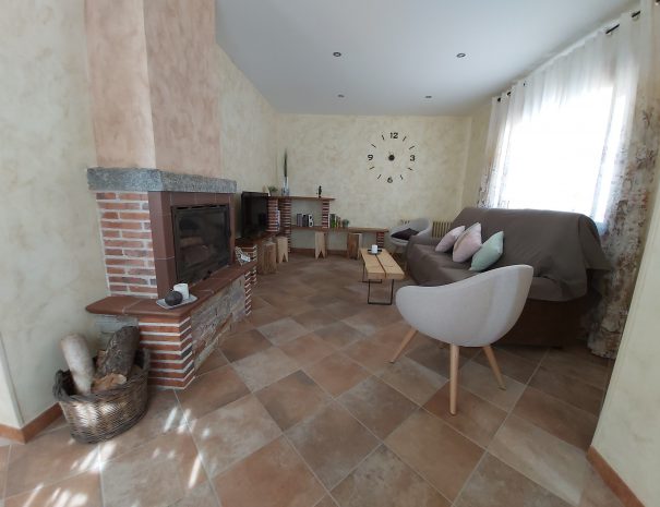 Salón con chimenea